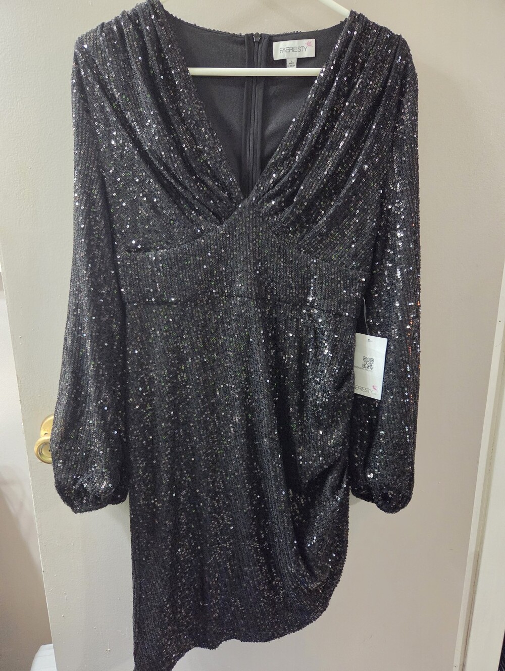 Faeriesty Elegant Black Sequin V-Neck Long Sleeve Dress. Zipper Back. Sz L NWT